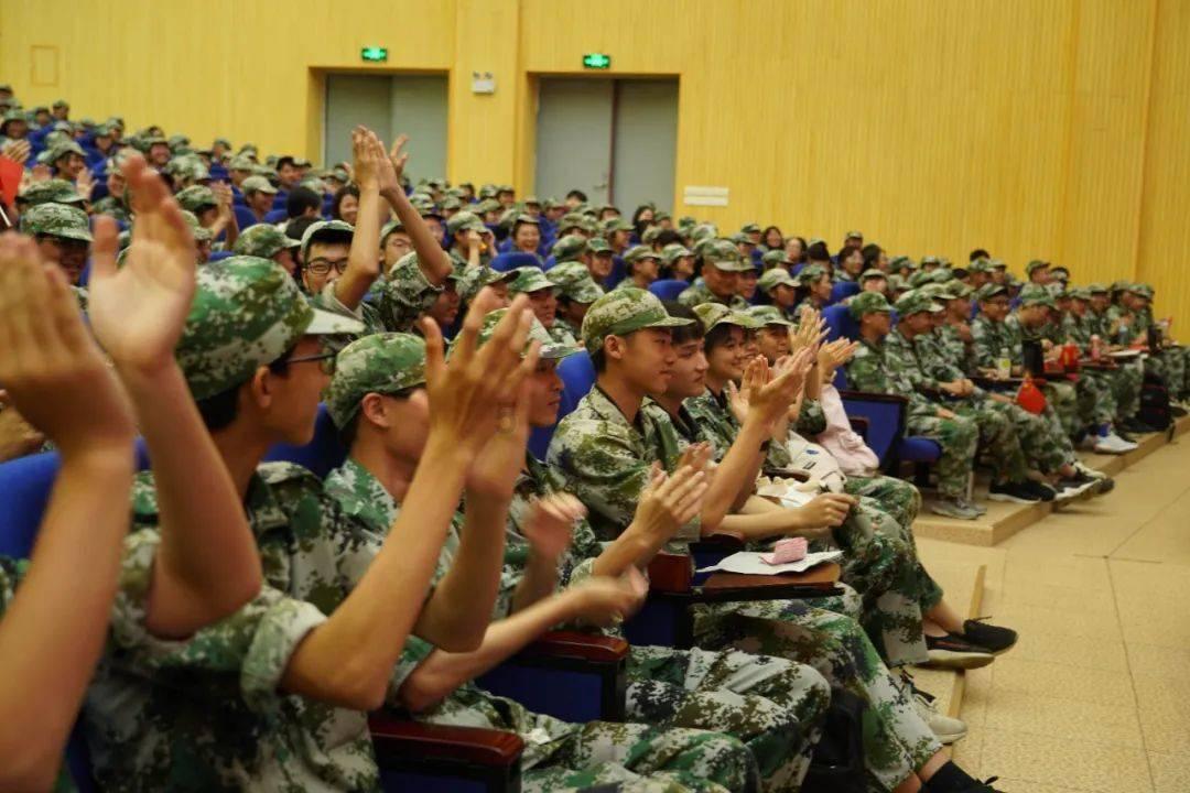 贝儿公主的晚礼服